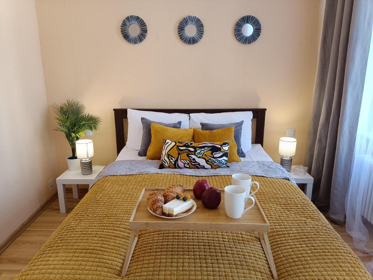 Centrally Located Studio Apartment Riga Exterior photo